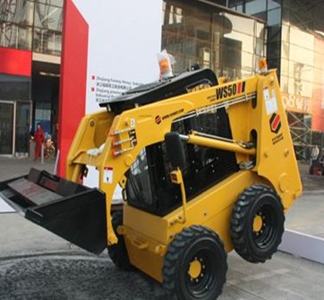 福威滑移裝載機(jī)、兩頭忙進(jìn)口Perkins珀金斯發(fā)動機(jī)